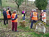 Helen Bradley of Archaeology Scotland talks to the kirkyard conservation group